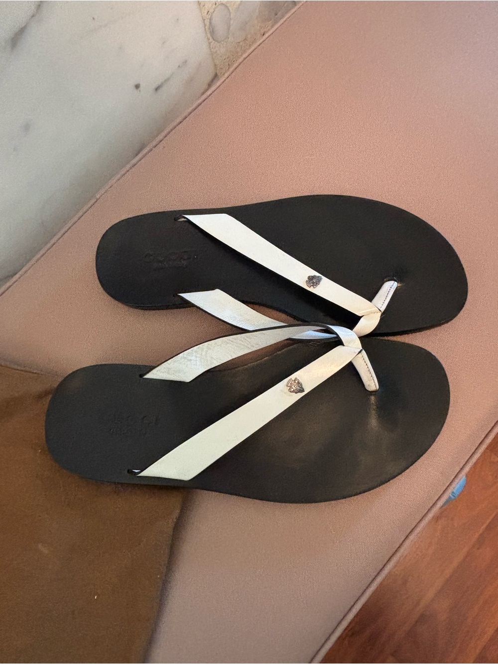 Gucci Black Sole White Strap Mens 7.5 / Womens 9.5 Thong Sandal Flip Flops